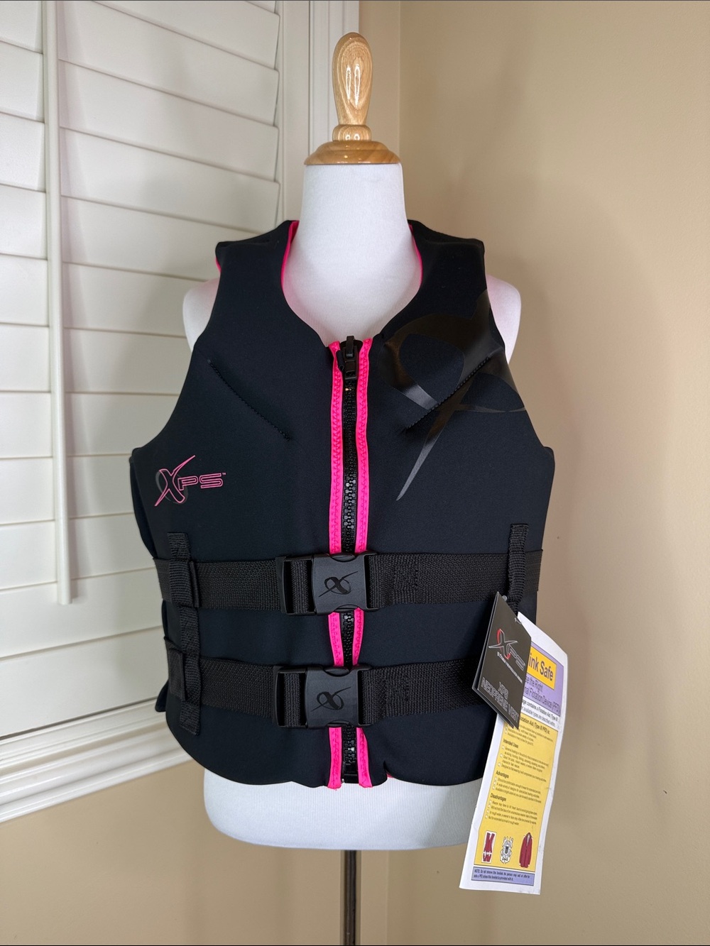 Bass Pro Shops Black and Pink Women's Neoprene Life Jacket